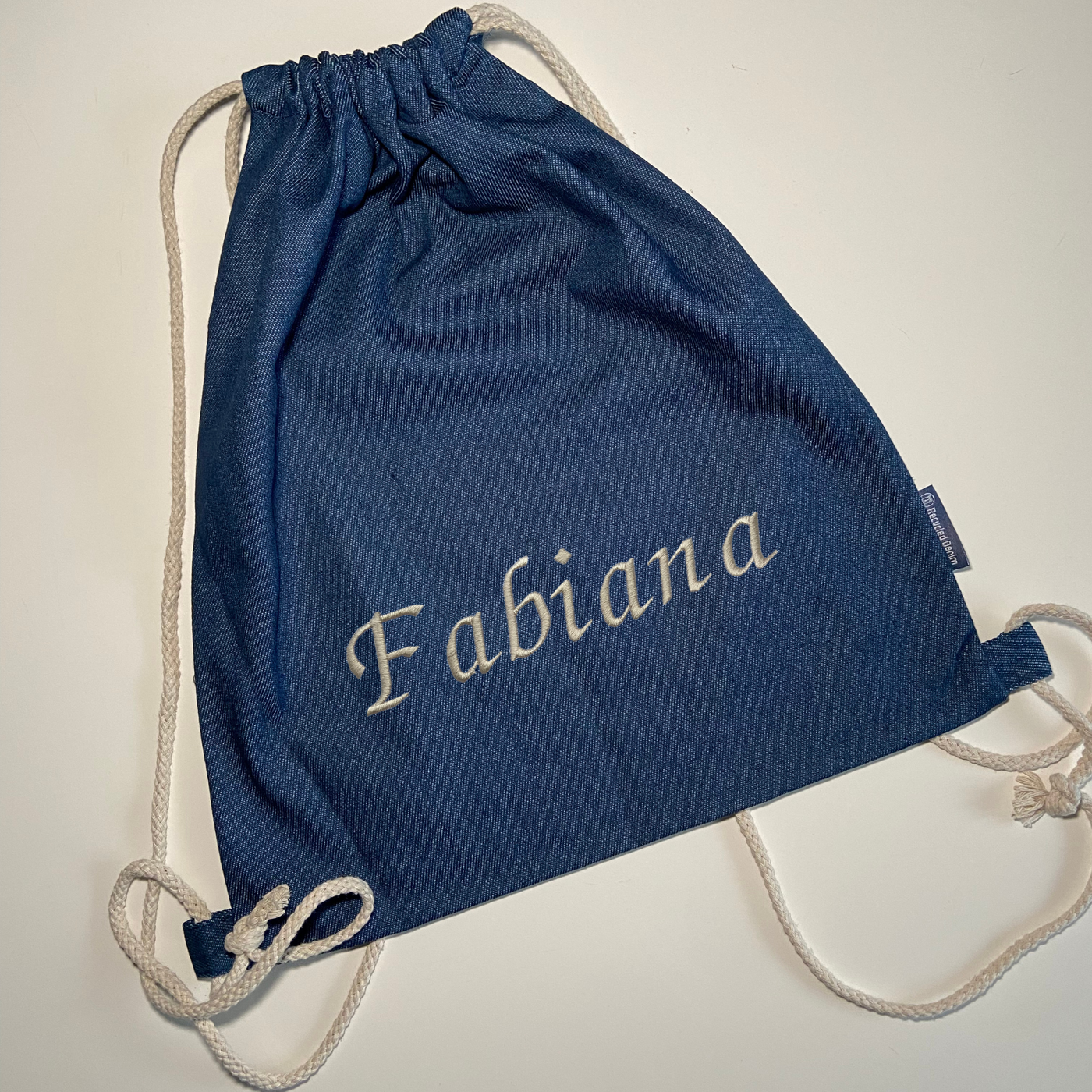 Zaino con coulisse in jeans riciclato personalizzato con nome Fabiana