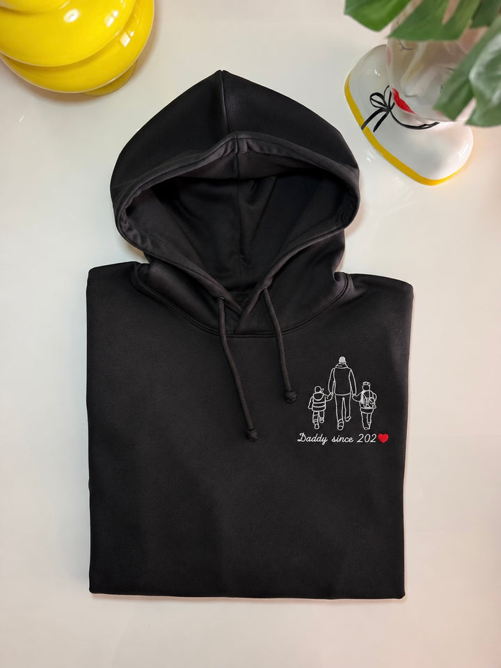Felpa con cappuccio personalizzata con foto stilizzata ricamata, vista dettaglio