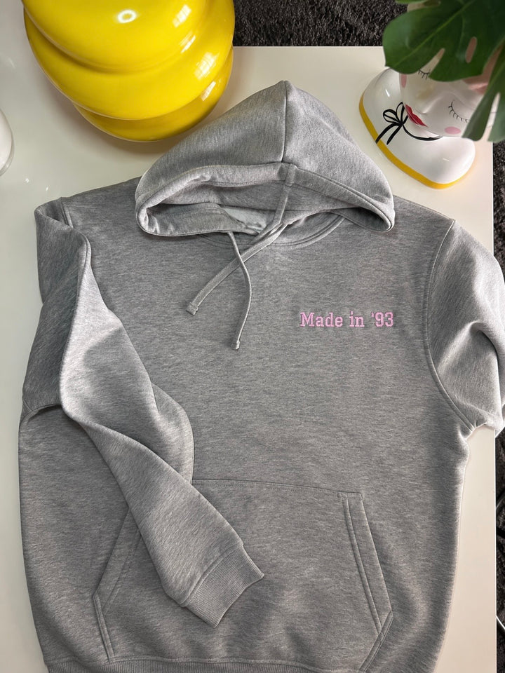 Felpa con cappuccio personalizzata ricamata, vista dettaglio ricamo