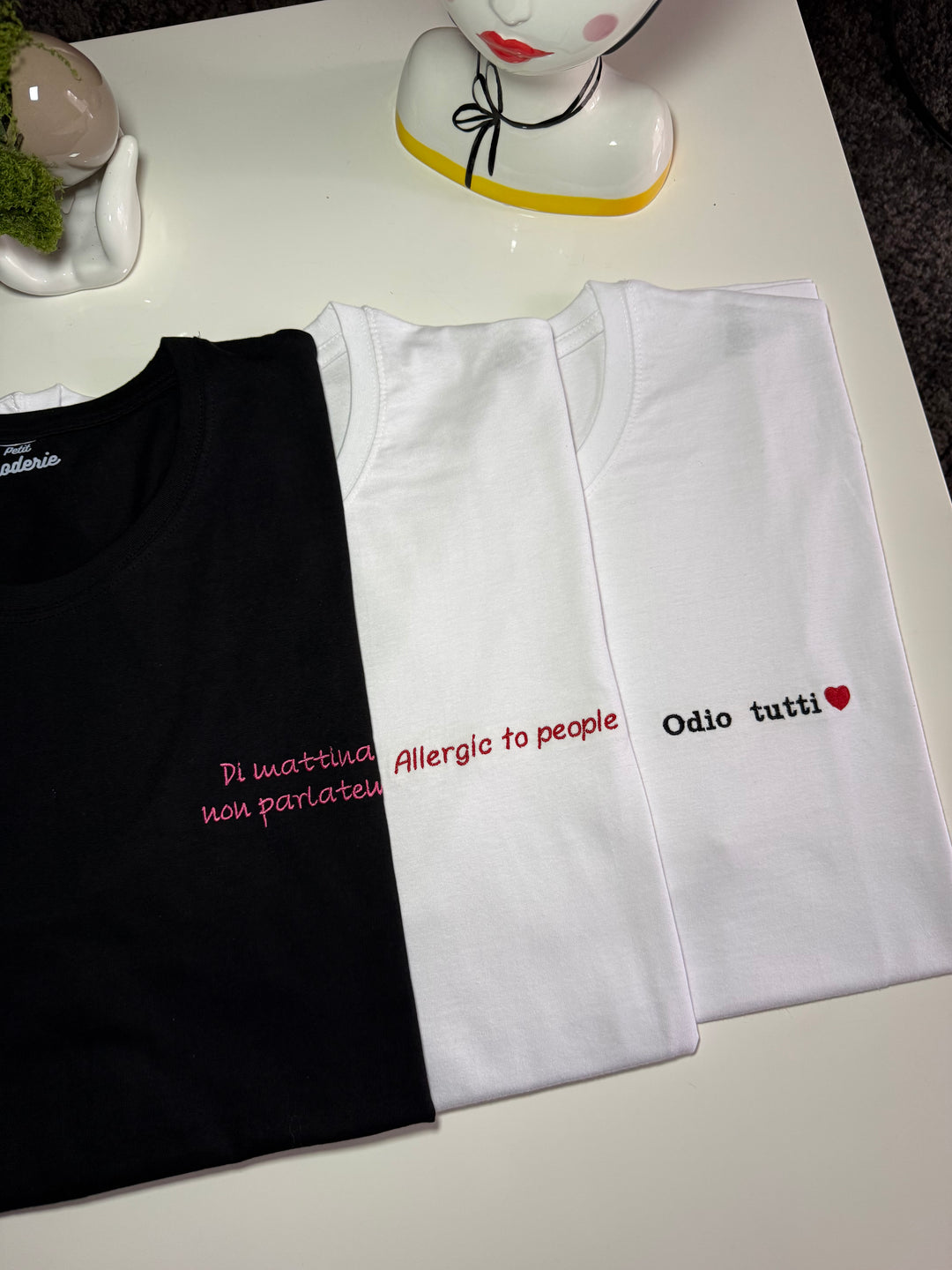 T-shirt personalizzata in cotone con ricamo a scelta, idea regalo unica e originale