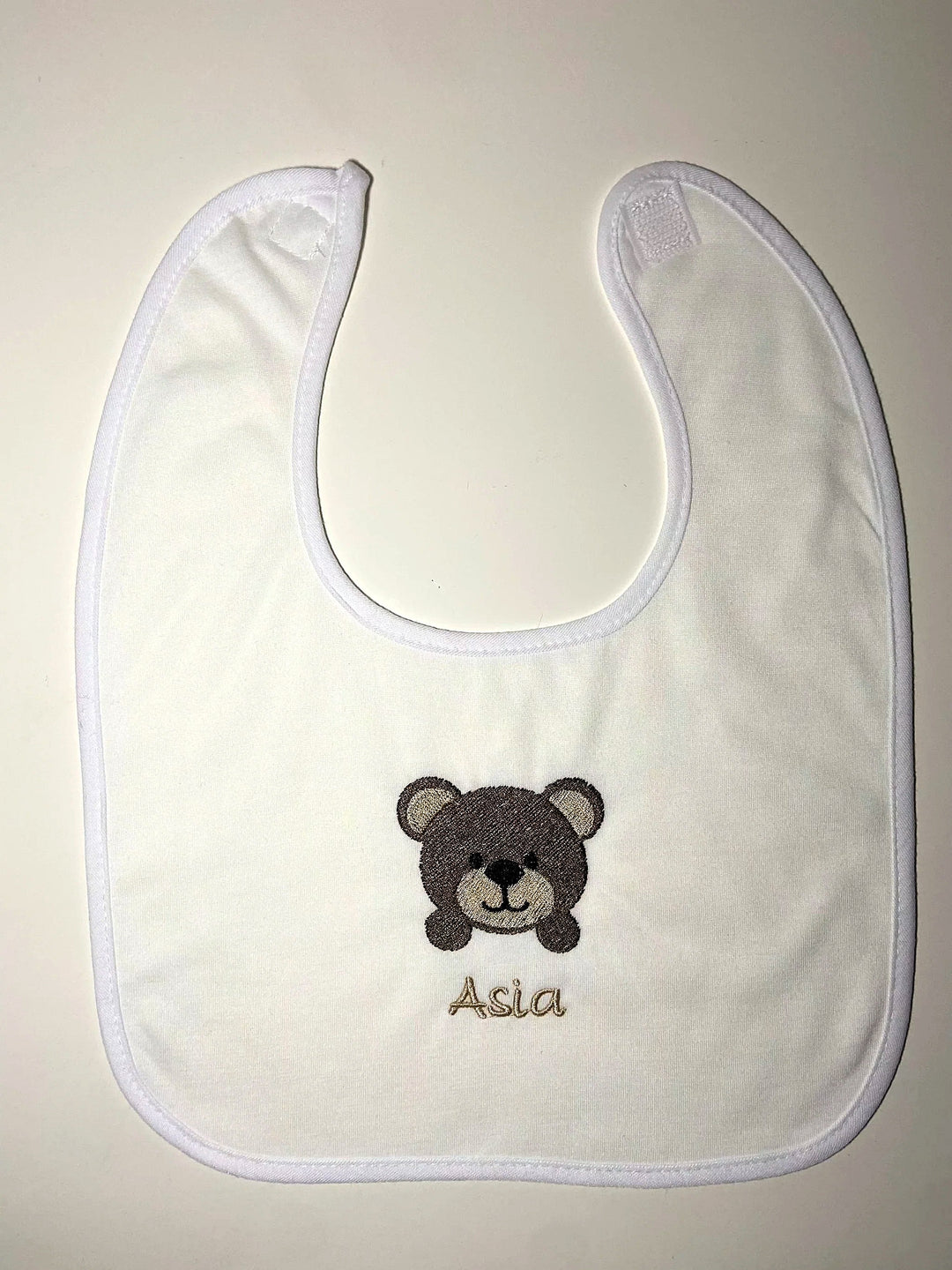Bavaglino personalizzato con ricamo per neonato, vista prodotto