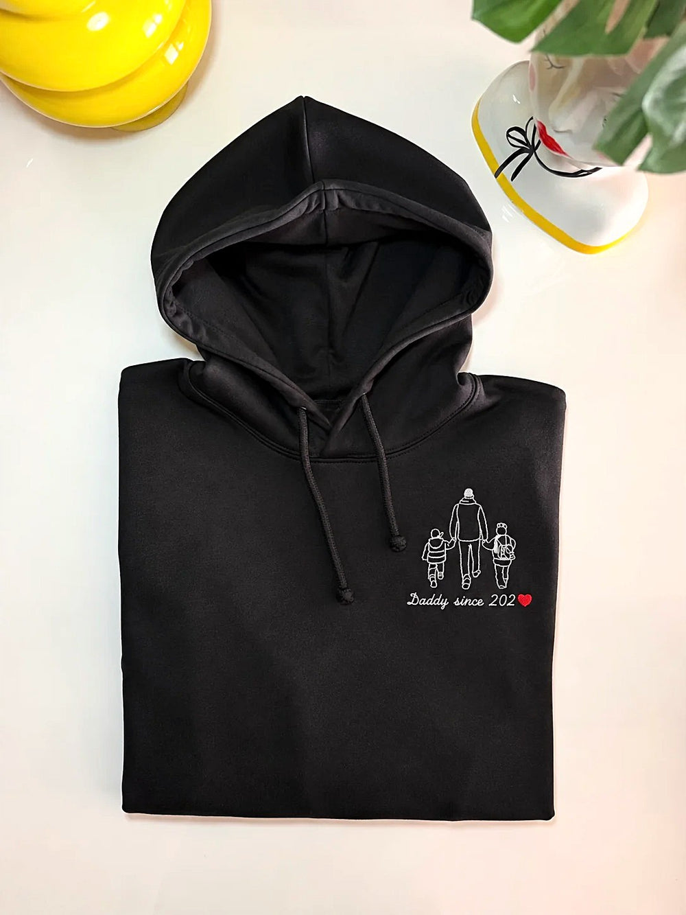Felpa con cappuccio personalizzata con foto stilizzata ricamata, vista dettaglio