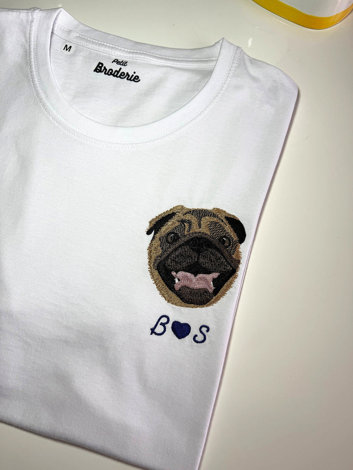 T-shirt personalizzata con ricamo foto a colori, vista indossata