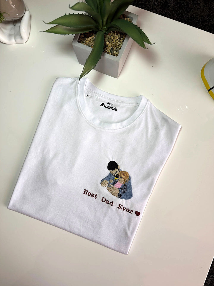 T-shirt bianca con foto a colori di papà e figlia ricamata e frase