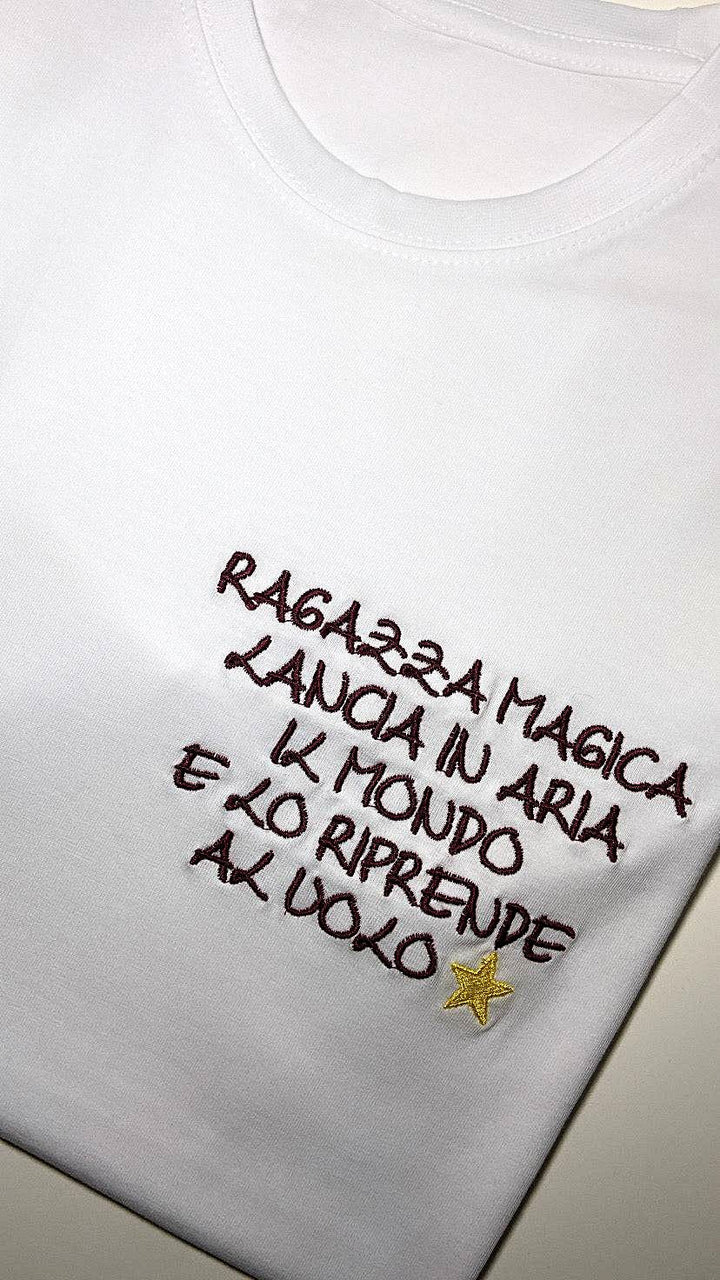 T-shirt personalizzata in cotone 190gr con scritta ricamata &