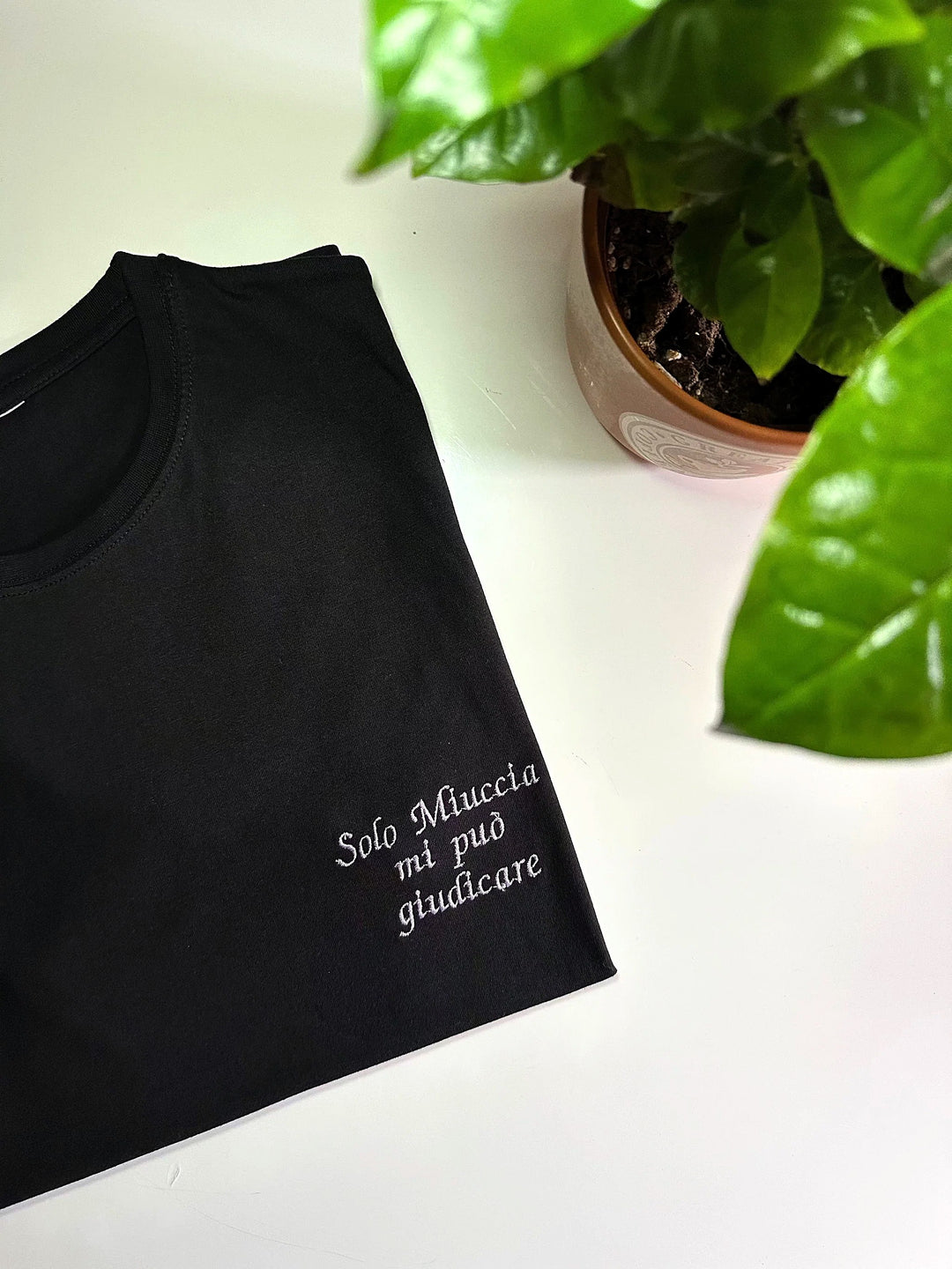 T-shirt personalizzabile in cotone nero 190gr con scritta &