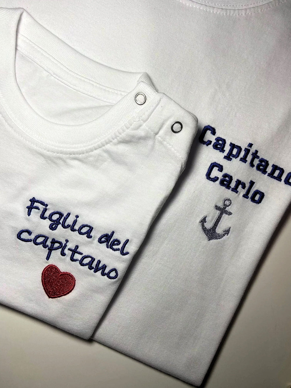 T-shirt bimbo personalizzata ricamata, vista dettaglio ricamo