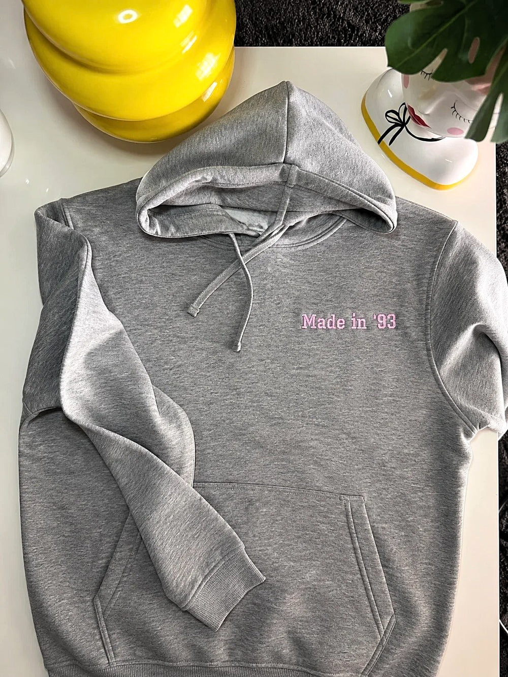 Felpa con cappuccio personalizzata ricamata, vista dettaglio ricamo