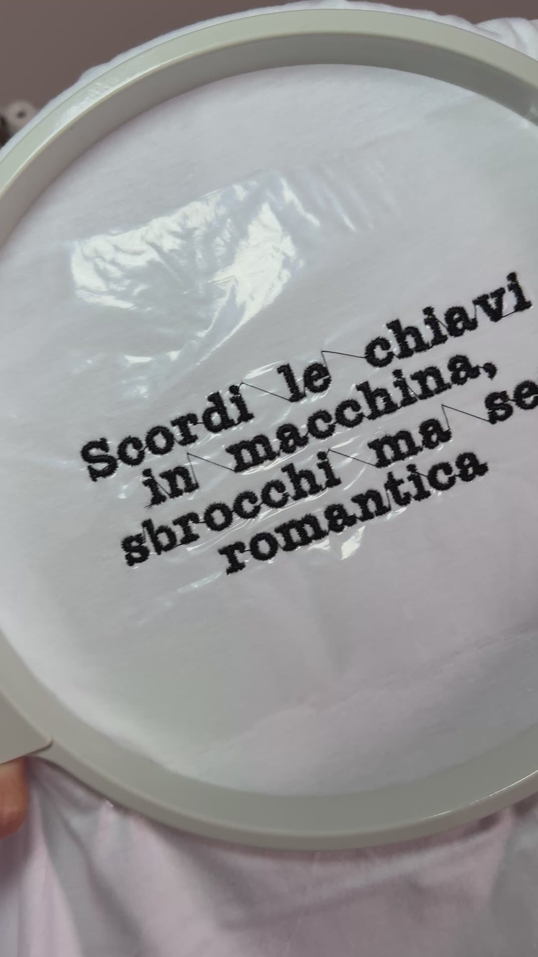 T-shirt personalizzata ricamata