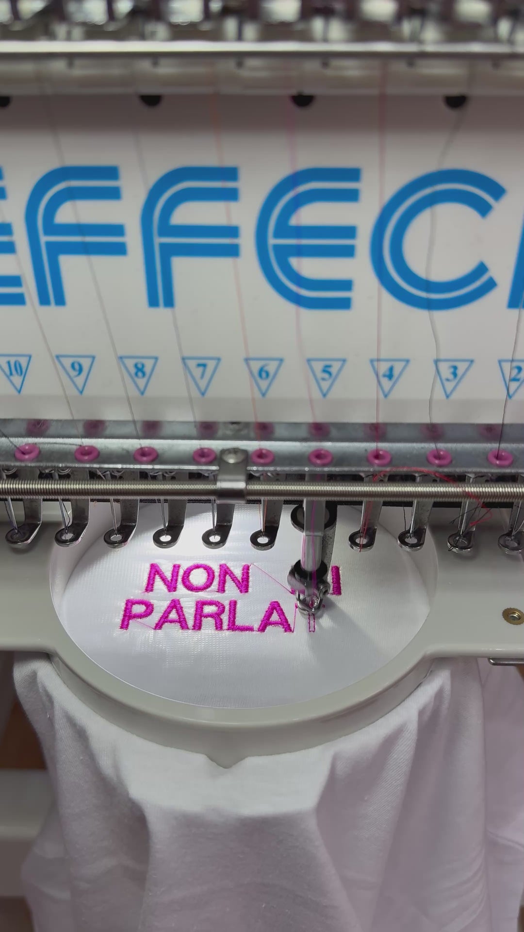 T-shirt personalizzata ricamata