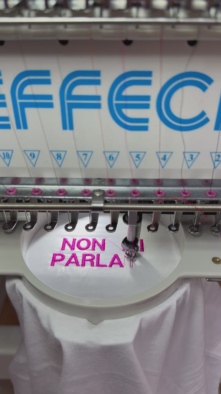 T-shirt personalizzata ricamata